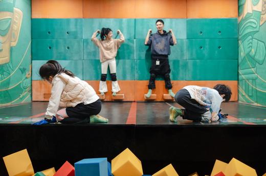 即买即用！综艺同款鲁班奇幻乐园，10000平超大室内空间，王牌特工石械阵，智慧闯关云梯阵，20+高能主题空间，超绝独特玩法，脑力和体力的双重考验。 商品图10