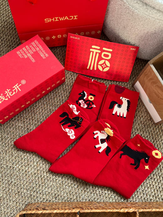 【红红火火过新年】72小时内发货 成人/儿童马年红袜子5双  高棉面料脚感软乎  亲肤透气不闷脚  无骨缝合不磨脚  弹力袜身贴合不勒腿  抗菌抗臭 不易掉色~ 商品图3