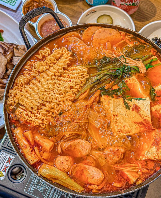 【客唻美韩式部队火锅】冬日暖胃优选，优选进口食材，5分钟速成韩式美味，配齐拉面/年糕/蟹棒辣白菜/肉枣肠，拆箱即煮 商品图2