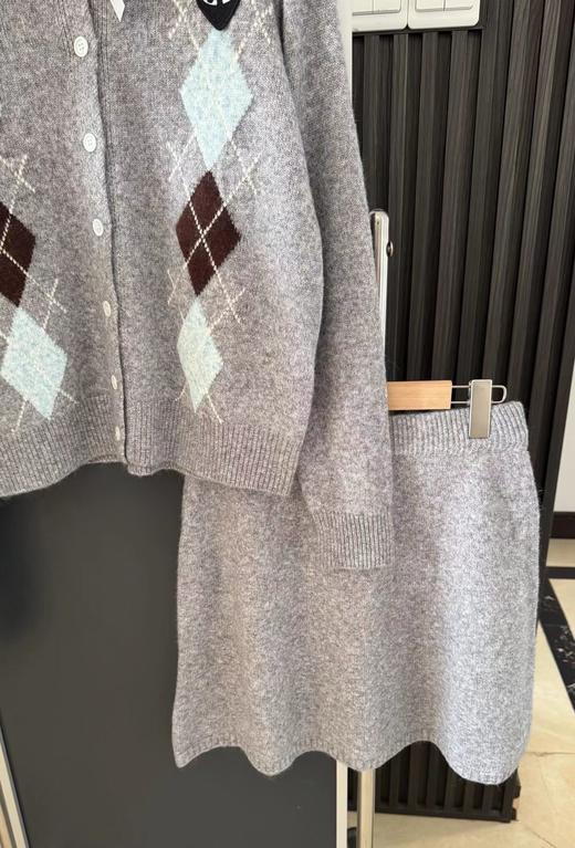 F011341学院风菱格单排扣设计针织开衫+针织半裙套装女款 商品图11