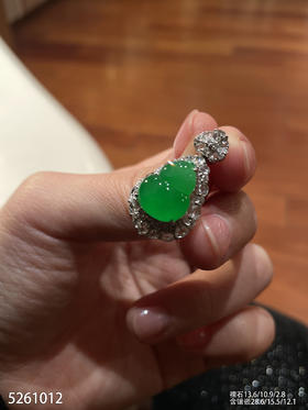 5261012，葫芦吊坠。具体价格微信咨询