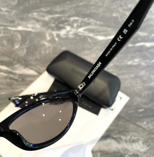 巴黎世家BB0402S板材猫眼太阳镜女款 商品图3