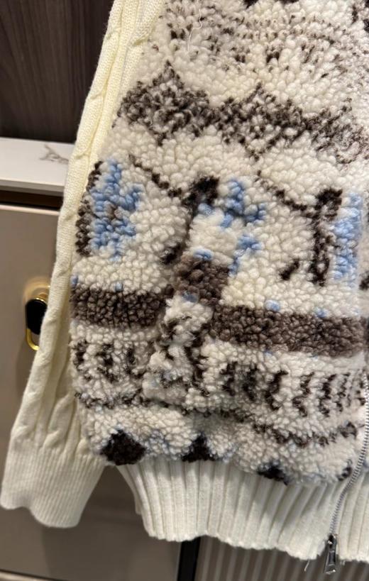 F011335费尔岛针织拼接羊羔毛的假两件式立领拉链款外套 商品图12