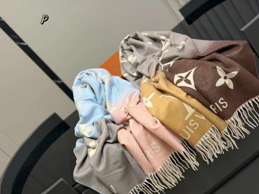 F011321冬季新款女士三色渐变款流苏披肩围巾围脖 商品图2