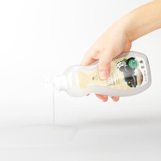 超值2瓶装!!【Newbark 羊毛真丝洗衣液】英国原装进口 圣罗兰花木香 专为羊毛真丝研发 天然水解蚕丝蛋白成分 柔软防缩 蓬松防硬 500ml/瓶 商品图5