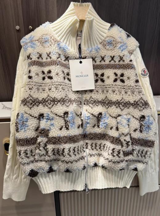 F011335费尔岛针织拼接羊羔毛的假两件式立领拉链款外套 商品图1