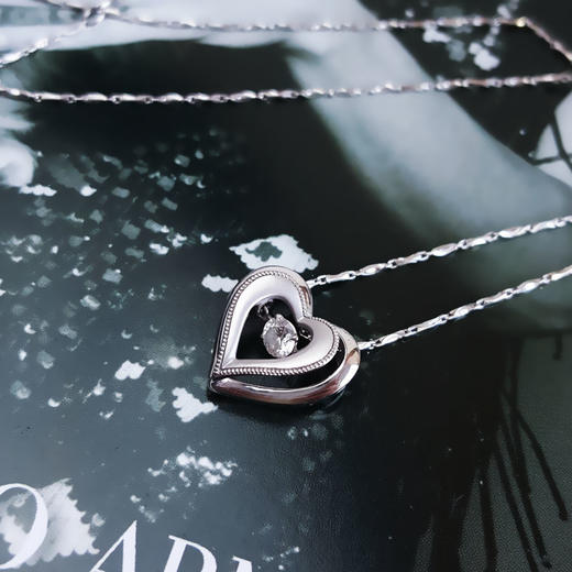 周大福AU750白金镶天然经典简约心型0.152克拉钻石吊坠项链13.1*12.5*4.7MM（皆取最大值）链长：48CM（长度可调节）251225TJ07 商品图4
