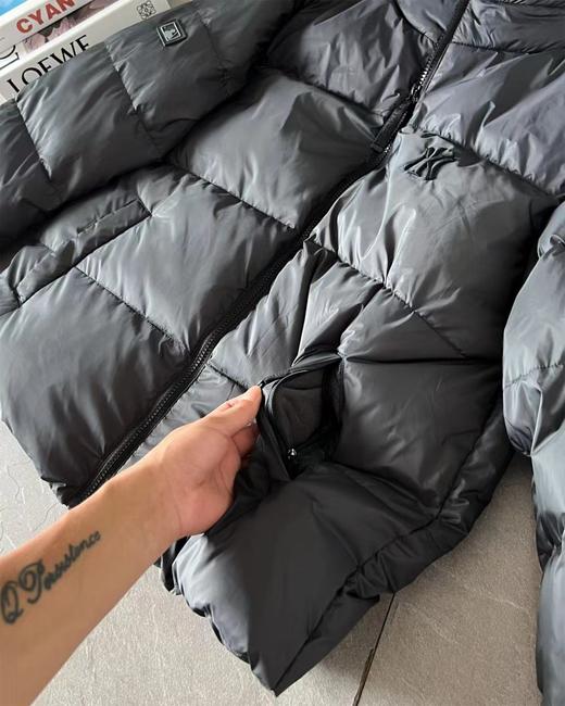 F011390刺绣小logo图案宽松拉链长袖几何图案灰黑拼色立领羽绒服男女同款 商品图4