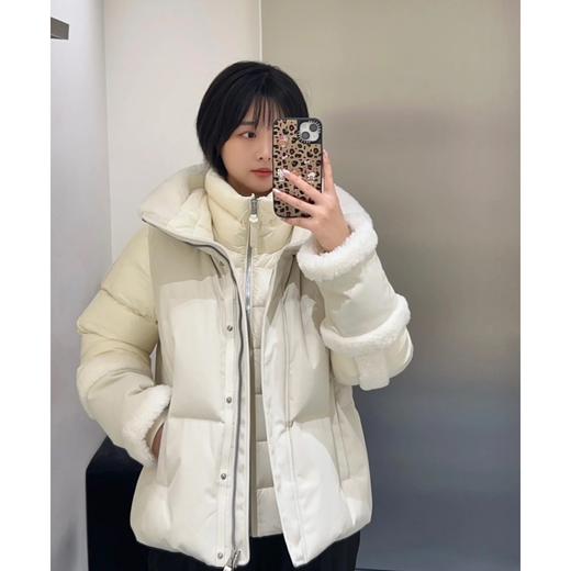 一店k（太哇塞了！订单货！）又又又来好东西啦！🤤贵妇级别！太高级了！750蓬90白鸭绒！二合一设计！北欧科技面料！羊毛点缀！三种面料拼接！四层防钻绒面料！贵贵快上万了都 M家羊毛拼接羽绒夹克 商品图9