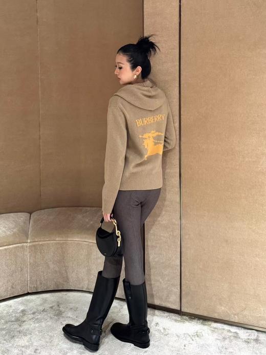 巴宝莉 25年秋冬新品 卡其骑士针织开衫(KX*MM) 商品图1
