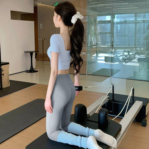 【限时秒】YOGACODE【火树银花系列】瑜伽服短袖女带胸垫性感方领短款健身上衣DWT116059 商品图4