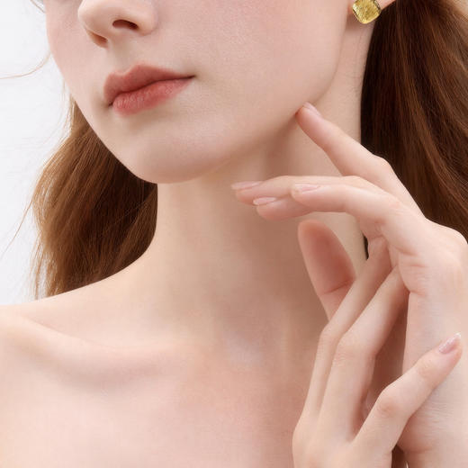 三彩2026新款镀金几何拉丝肌理方形耳钉S925银针极简复古轻熟通勤 商品图2