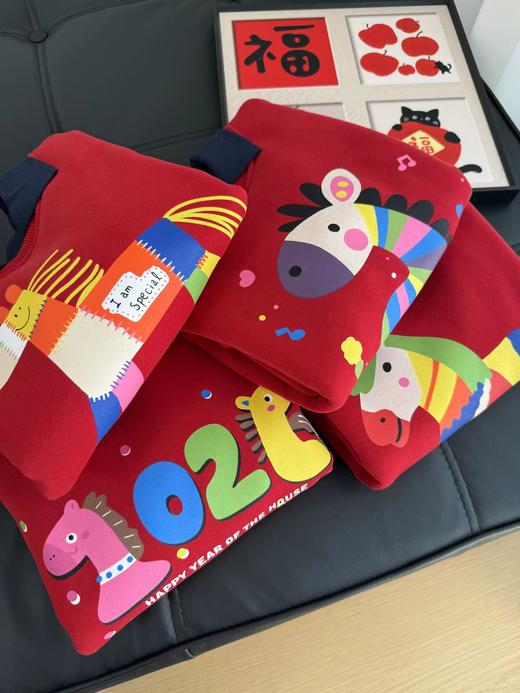 F011370浓浓中国年氛围拿捏住！小马印花内里夹绒软糯保暖儿童红色卫衣 商品图3