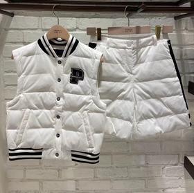 PG家新款女士夹棉保暖夹克背心来啦！秋冬爆款🔥背心❗️非常old school时髦的款式，无论高矮胖瘦，都毫无违和， 真的有点意思🤔！经典主色➕复古味浓郁的撞色辅料搭配， pg你真的太会了 ！