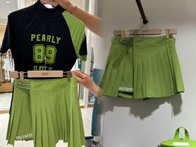 PG家春夏新款女士百褶短裙来啦！🇰🇷渠道高品质❗️款式太能抗打了！裙摆交叠运动时动感活泼，三个色都有撞色印花和条纹织带，美得很有辨识度，风格鲜明！