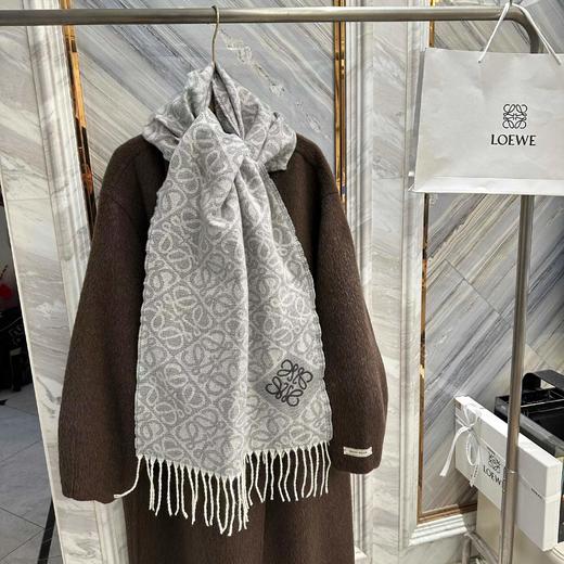 F011378冬季浅灰色满印提花羊绒刺绣围巾披肩 商品图0