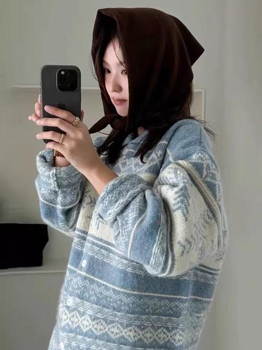 F011305女士雪花提花撞色费尔岛针织纽扣开衫外套 商品图3