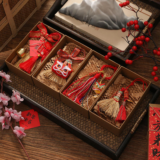 【时来运转 好运吉祥挂件】2026新年过年装饰小挂件 马年春节氛围汽车挂饰 场景布置 小扫把挂件 新年送祝福吉祥礼物 商品图0