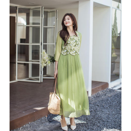 【林栖设计小店】【林栖推荐】（现货）2026春季新品绣花复古显瘦连衣裙N1961376 商品图2