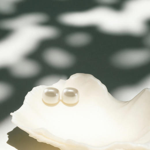 三彩2026新款极简方形珍珠豆豆耳钉基础款温柔光面小巧基础百搭 商品图2