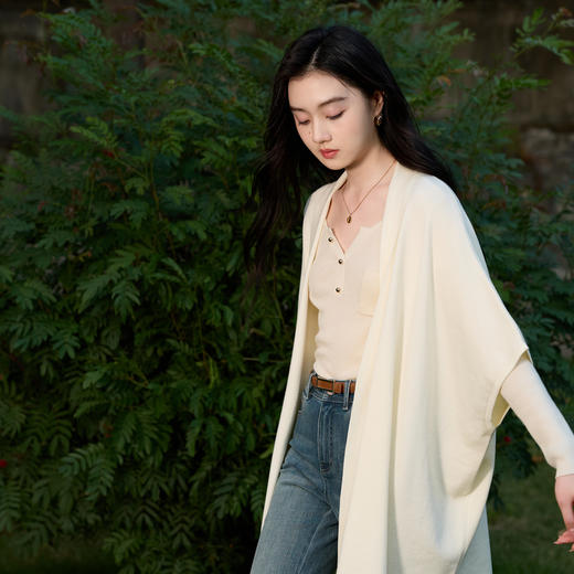 【绵羊毛】三彩2026新款米白宽松针织披肩外搭简约氛围感通勤女 商品图2