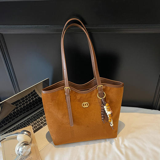 【送挂件❗️复古托特包】挂件装饰减龄百搭，舒适面料柔软舒适，舒适肩带自然流畅，五金拉头顺滑流畅，2026秋冬季新款洋气简约单肩包休闲时尚通包包QQ 商品图1