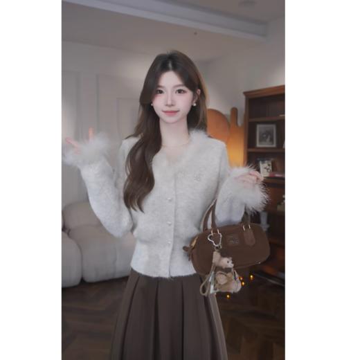 鹿向南「雨中栀子」秋冬新款韩系简约毛衣女气质慵懒收腰针织上衣 商品图1