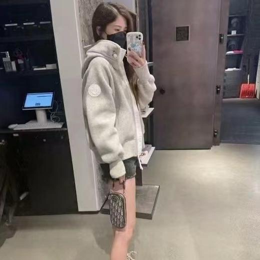 F011389新款抓绒羊毛饰章连帽夹克外套男女同款 商品图12