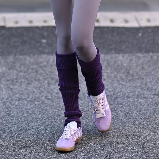 【秋冬时尚叠穿单品】中筒瑜伽袜女时尚潮流百搭条纹学院风袜子 点胶防滑袜底跳操运动袜子 商品图0