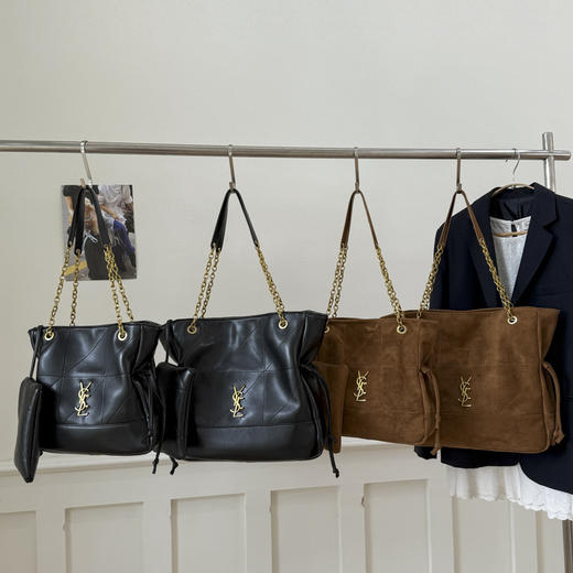 【原创爆款❗️条麂皮抽绳福袋包】设计感十足自带秋冬氛围感，精致好看久背不过时，多色可选彰显个性魅力，2025新款链古铜色五金时尚百搭单肩托特包 商品图3