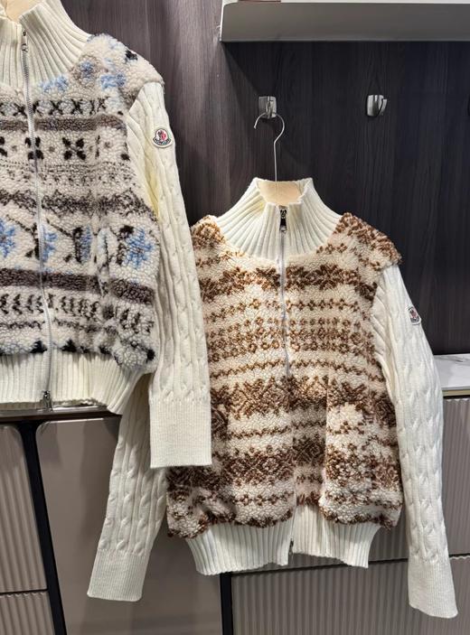 F011335费尔岛针织拼接羊羔毛的假两件式立领拉链款外套 商品图4