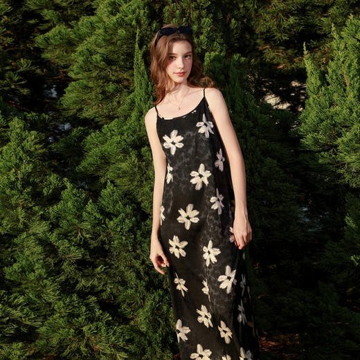 三彩2026春季新款圆领吊带无袖碎花裙法式连衣裙直筒长裙浪漫M 商品图1