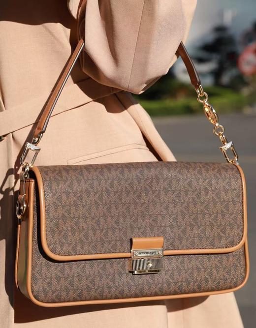 【香港直邮 奥莱清仓 】 MK Bradshaw 女士经典老花小号腋下包 商品图3