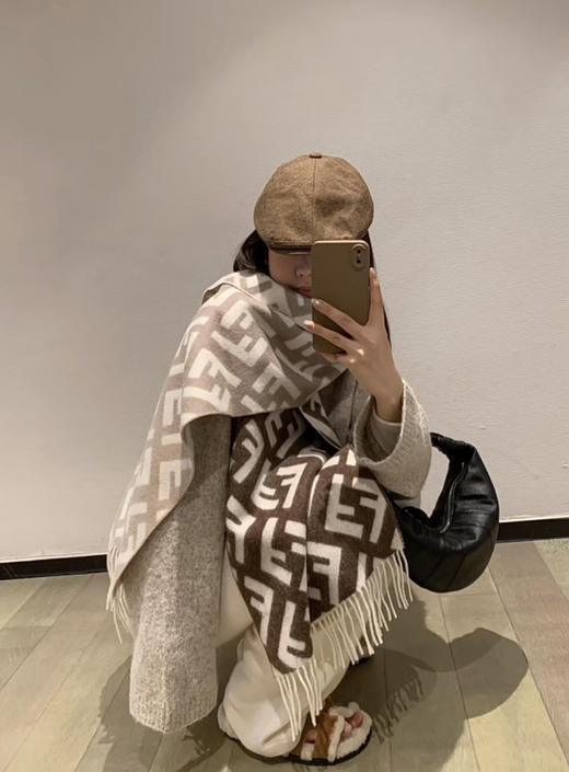 芬迪女士羊绒围巾011303 商品图3