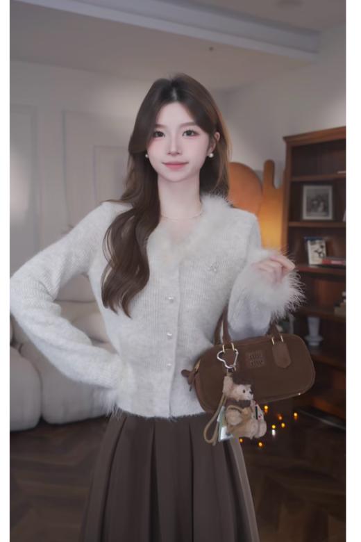 鹿向南「雨中栀子」秋冬新款韩系简约毛衣女气质慵懒收腰针织上衣 商品图5