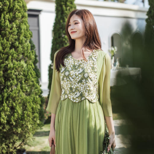 【林栖设计小店】【林栖推荐】（现货）2026春季新品绣花复古显瘦连衣裙N1961376 商品图1