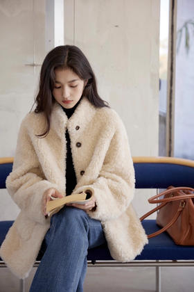 软fufu的羊羔毛混纺立领大衣
