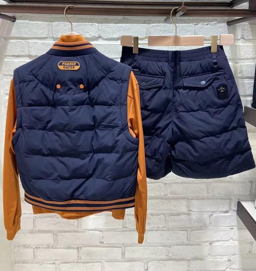 PG家新款女士夹棉保暖夹克背心来啦！秋冬爆款🔥背心❗️非常old school时髦的款式，无论高矮胖瘦，都毫无违和， 真的有点意思🤔！经典主色➕复古味浓郁的撞色辅料搭配， pg你真的太会了 ！ 商品图3