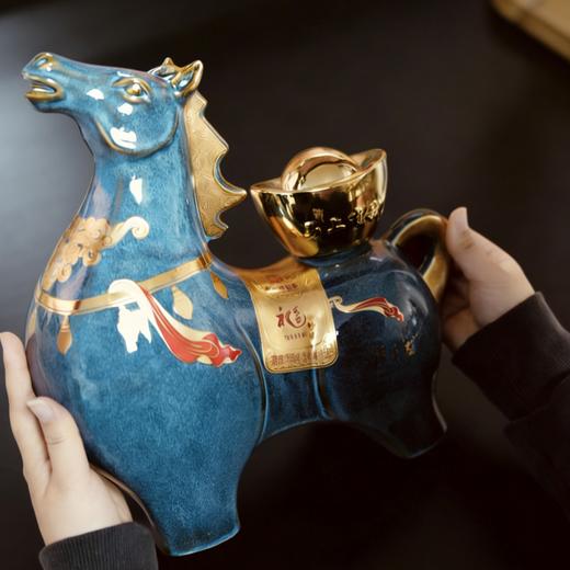 疯抢中！！【爆仓！预售3月底之前发货】【送高端新年礼盒】【茅台供销社“马上有钱”生肖酒】53度酱香型白酒 1500ml/瓶/坛/送手提礼袋 商品图3