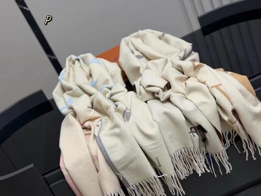 F011321冬季新款女士三色渐变款流苏披肩围巾围脖 商品图3