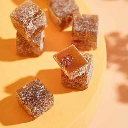 【你我的咽喉好伴侣！甘草枇杷软糖】枇杷搭配甘草好滋味，选自新鲜好枇杷，口感微微冰爽清凉 甜而不腻，果香清新 悦享缤纷，独立包装 干净卫生，爆浆慈梨膏枇杷秋梨甘草薄荷清凉润网红喜糖追剧零食零食休闲小吃 商品图3