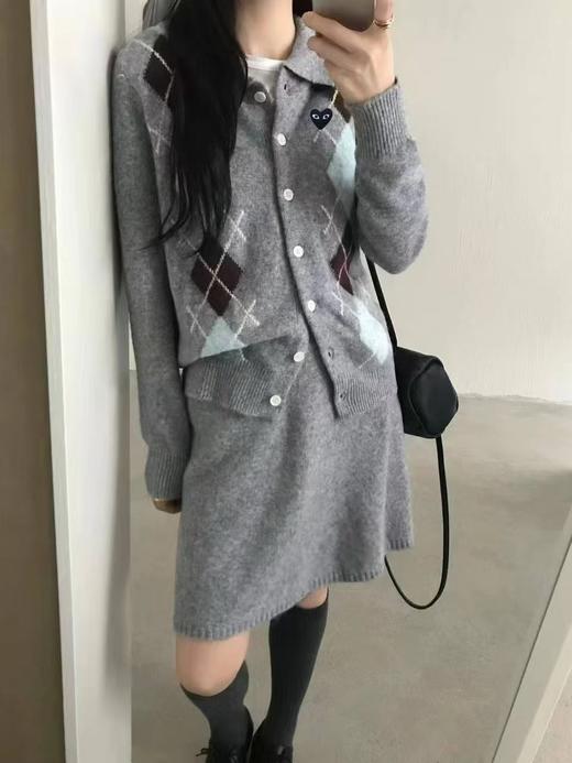 F011341学院风菱格单排扣设计针织开衫+针织半裙套装女款 商品图0