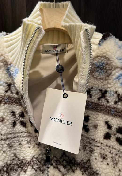 F011335费尔岛针织拼接羊羔毛的假两件式立领拉链款外套 商品图9