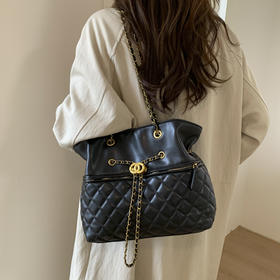 【时尚菱格❗️小香风托特包】精致好看久背不过时，大容量日常很够用，舒适肩带优质材质，多色可选彰显个性魅力，容量水桶包2025新款时尚通勤单肩腋下包QQ