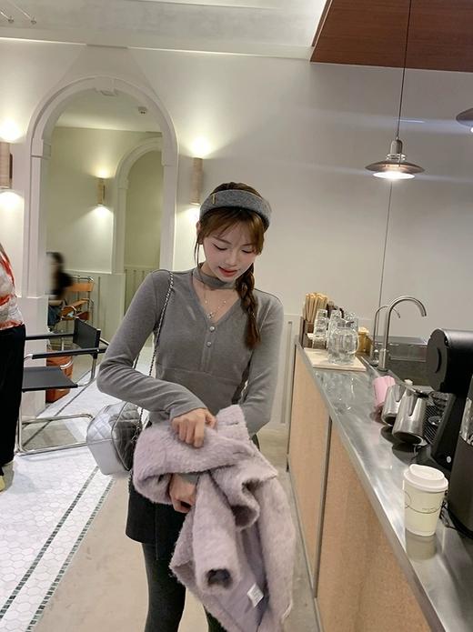 <曾小咸推荐>挂脖V领磨毛长袖 日常109/件 活动价69.99/件！【预售款，预计3-15天发货】 商品图4