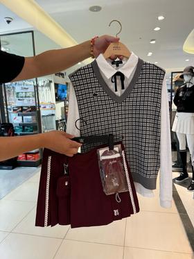 PG家新款早春女士v领针织毛衣背心来啦！渠道高品质❗️早春新款把学院风推到了一个更为精致和细腻的高度！色调modern，版型包容且符合当下trend， 而且适配度极高，自成一个美学体系，真的很棒 ！