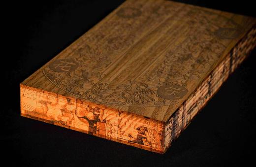 《桂筑繁花》繁花映窗·木纹雕刻版【定制雕版封面+三边书口喷绘+作者签名钤印】(限量1000册，仅售800套送定制函盒) 商品图3