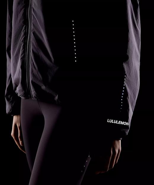 好折！lululemon 专业跑步夹克 保暖透气防水防风 反光安全设计 原价￥2000，现在￥1350直邮到手 商品图6