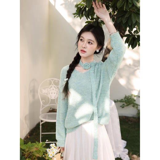 鹿向南「午夜圆舞」慵懒风花朵飘带挂脖绿色V领针织衫上衣女春季 商品图2