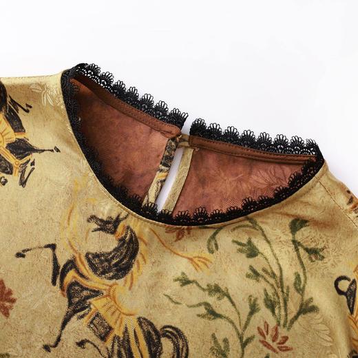 「高货wl」全新升级【铂金会员330/天猫439/差价109】(01738)洛诗琳2026春季新中式人丝提花拼丝绒花边小马吊坠衬衫 商品图2